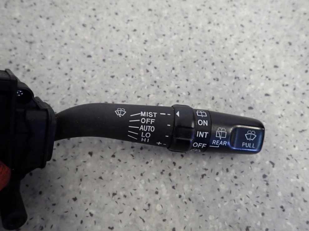 TOYOTA COROLLA VERSO 04-09 PRZEŁĄCZNIK WYCIERACZEK 3/7