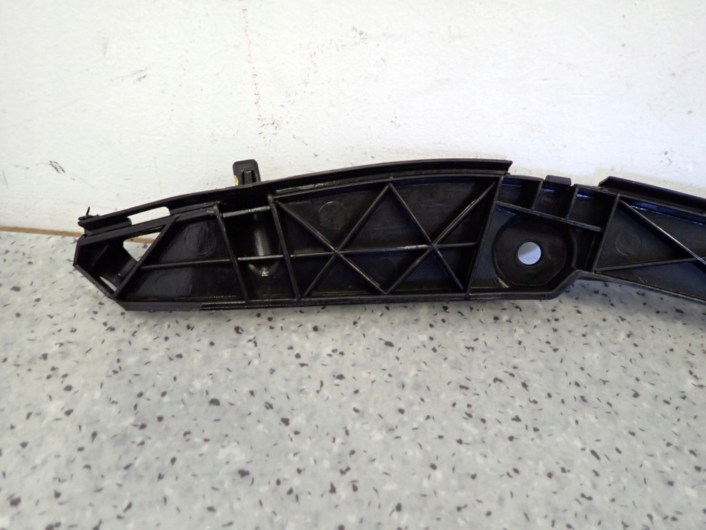 TOYOTA COROLLA VERSO 04-07 ŚLIZG TYLNY LEWY NA BŁOTNIK 7/9