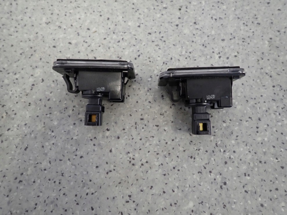 SUZUKI SWIFT MK7 10- LAMPKA OŚWIETLENIA TABLICY REJESTRACYJNEJ 5/5