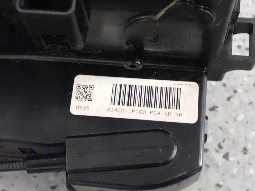 KIA VENGA 09- ZAMEK DRZWI TYLNY PRAWY 7/8