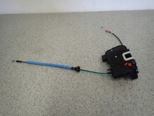 KIA VENGA 09- ZAMEK DRZWI TYLNY PRAWY 8/8 MINIATURA