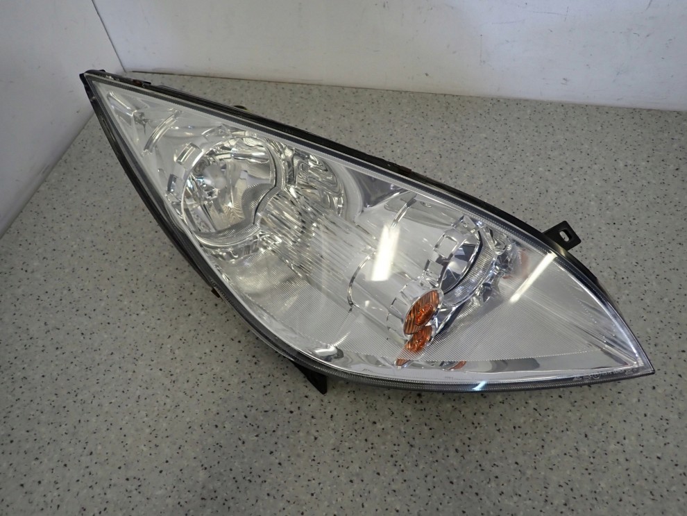 MITSUBISHI COLT 03-08 REFLEKTOR PRAWY LAMPA PRZÓD 3/7