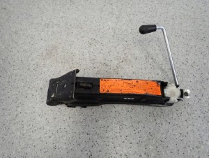 MITSUBISHI PODNOŚNIK SAMOCHODOWY LEWAREK