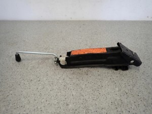 MITSUBISHI PODNOŚNIK SAMOCHODOWY LEWAREK 2/4 MINIATURA