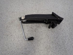 MITSUBISHI PODNOŚNIK SAMOCHODOWY LEWAREK 3/4 MINIATURA