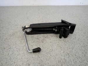 MITSUBISHI PODNOŚNIK SAMOCHODOWY LEWAREK 4/4 MINIATURA