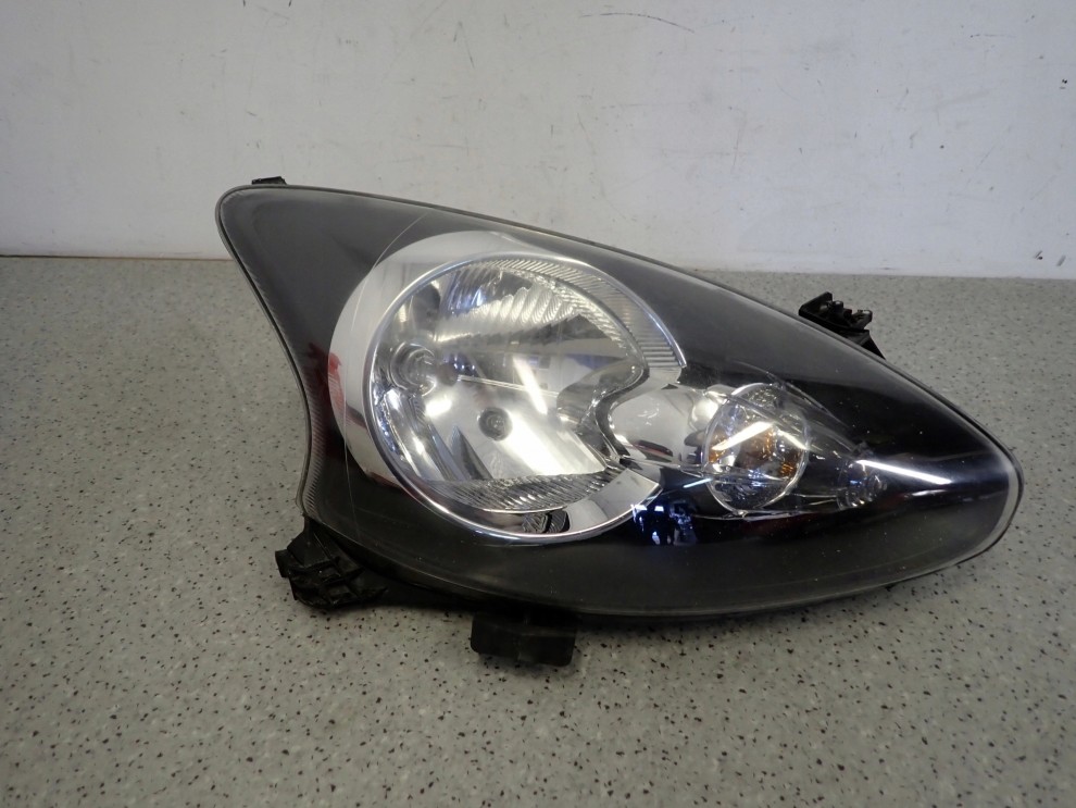 TOYOTA AYGO 06- REFLEKTOR PRAWY LAMPA PRZÓD PRAWA 1/11