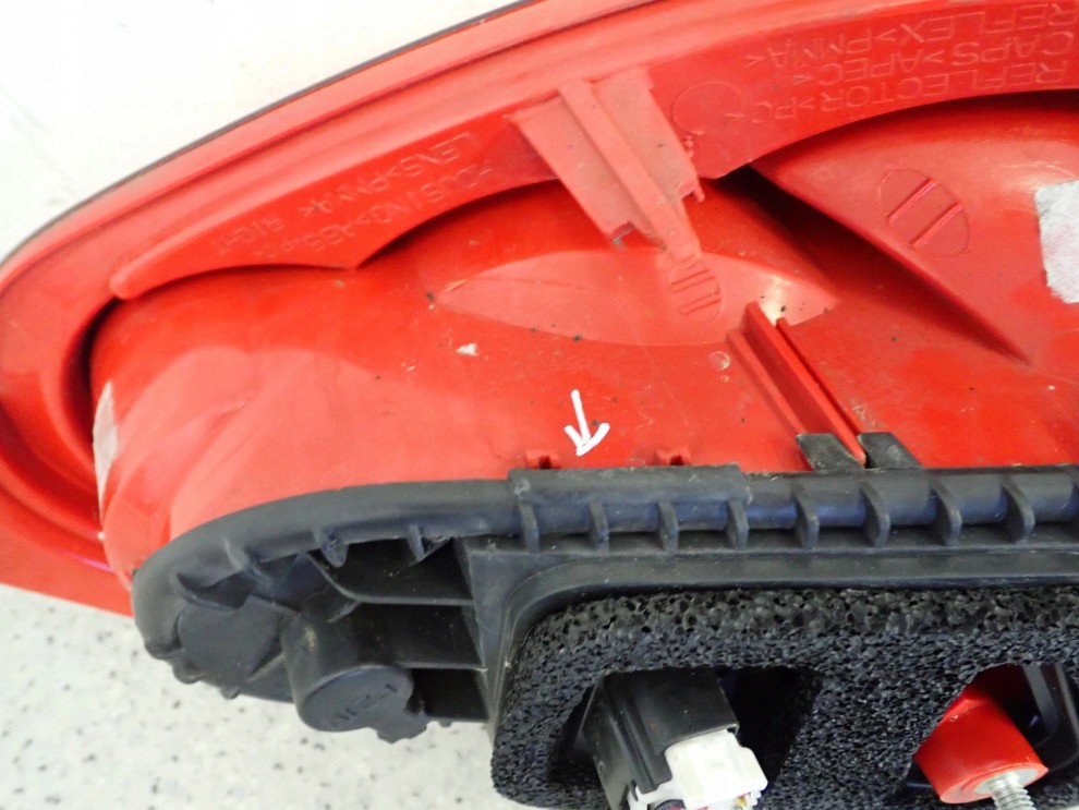 TOYOTA AYGO 06-09 LAMPA TYLNA LEWA 6/6