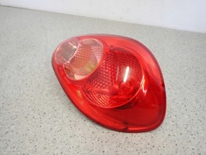 TOYOTA AYGO 06-09 LAMPA TYLNA LEWA 2/6 MINIATURA