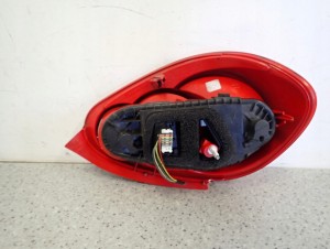 TOYOTA AYGO 06-09 LAMPA TYLNA LEWA 5/6 MINIATURA
