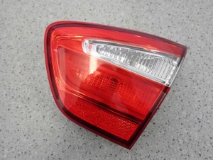KIA RIO III 11-14 LAMPA TYLNA PRAWA WEWNĘTRZNA W KLAPE EUROPA