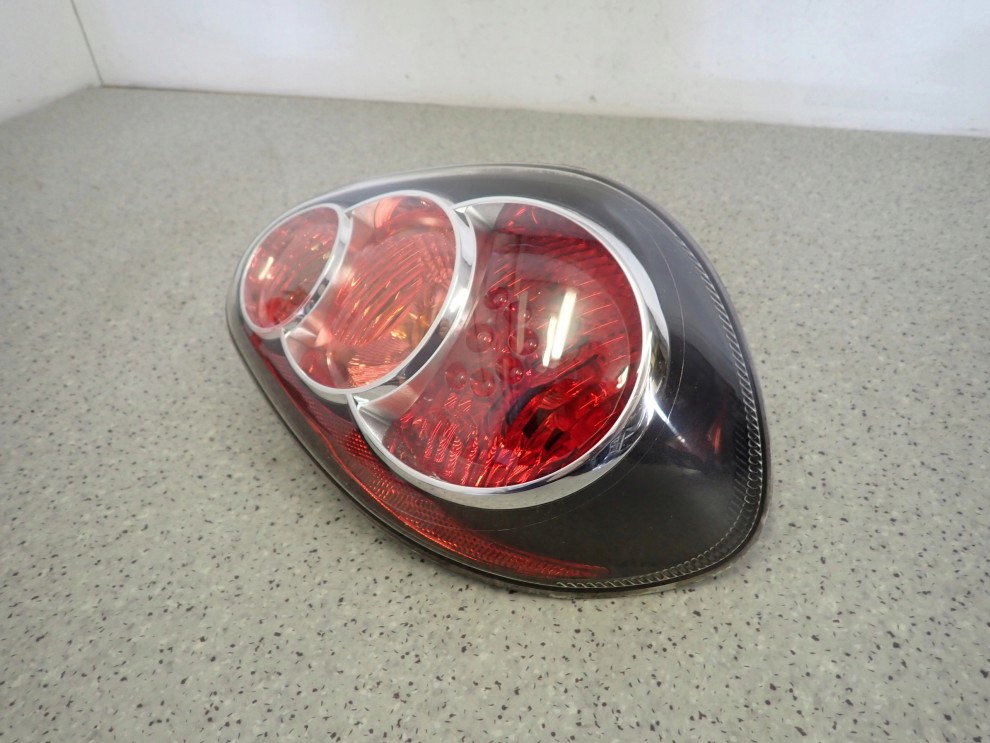 TOYOTA AYGO 10-12 LAMPA TYLNA PRAWA 2/5