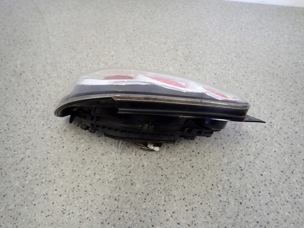 TOYOTA AYGO 10-12 LAMPA TYLNA PRAWA 4/5