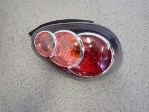 TOYOTA AYGO 10-12 LAMPA TYLNA PRAWA 3/5 MINIATURA