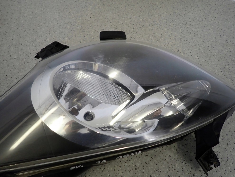 TOYOTA AYGO 06- REFLEKTOR LEWY LAMPA PRZEDNIA LEWA 8/11