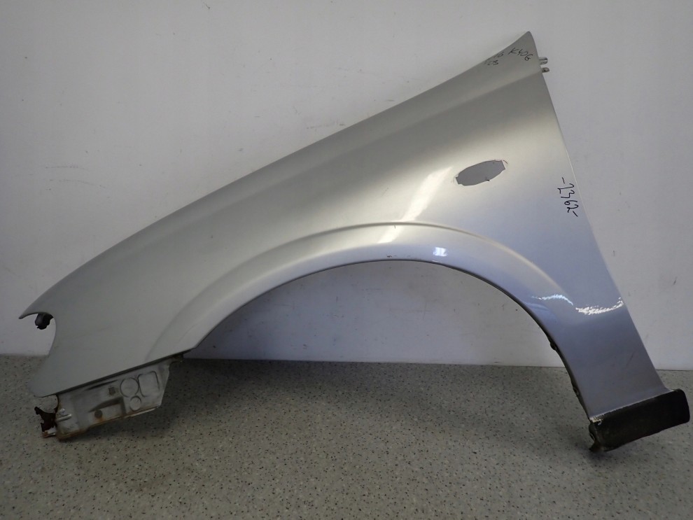 NISSAN ALMERA N16 03-06 BŁOTNIK PRZEDNI LEWY KY0 2/12