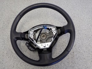 TOYOTA YARIS 03-05 FR KIEROWNICA KOŁO KIEROWNICY