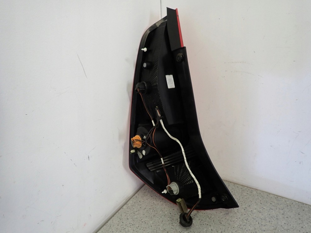 SUZUKI SPLASH 08-14 LAMPA TYLNA PRAWA 6/7