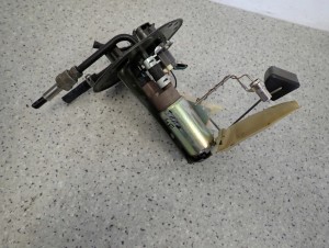 TOYOTA COROLLA E11 97-99 1.4i 4E POMPA PALIWA W ZBIORNIK 5/8 MINIATURA