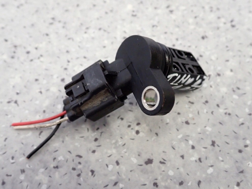 NISSAN ALMERA N16 TINO 1.8 03-06 CZUJNIK WAŁU KORBOWEGO 1/3