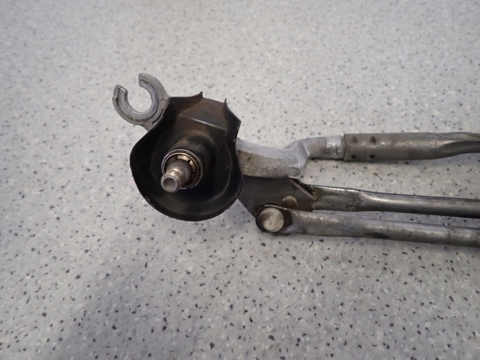 TOYOTA VERSO 09-13 MECHANIZM WYCIERACZEK PRZÓD 2/6