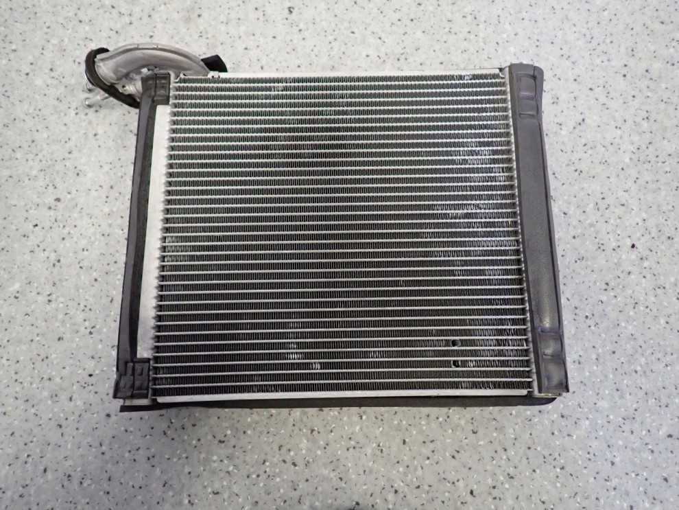 TOYOTA VERSO 09-13 PAROWNIK KLIMATYZACJI EUROPA 1/3