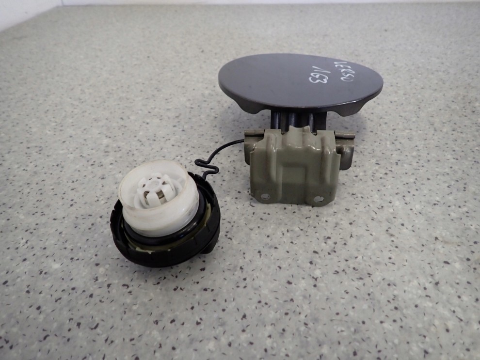 TOYOTA VERSO 09-13 KLAPKA WLEWU PALIWA 1G3 4/6