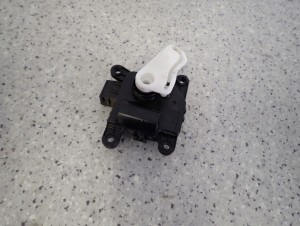 KIA RIO III 11-14 NASTAWNIK REGULATOR SILNICZEK KLAPEK NAGRZEWNICY 5/6 MINIATURA