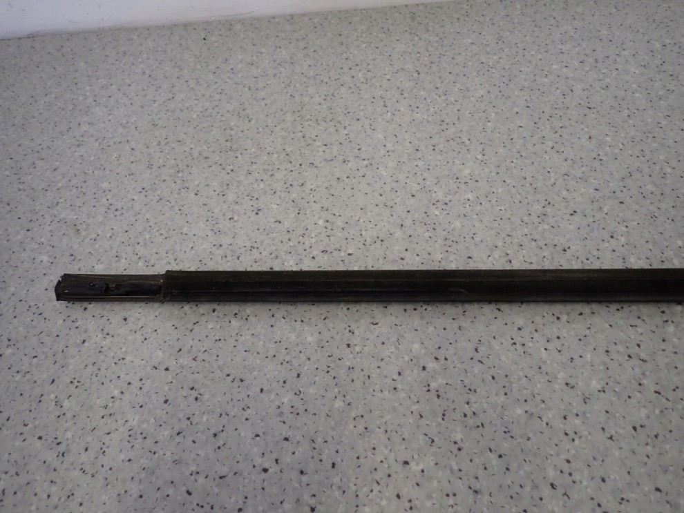 KIA RIO III 5D 11-14 LISTWA ZGARNIAJĄCA DRZWI PRZEDNIA LEWA 4/5