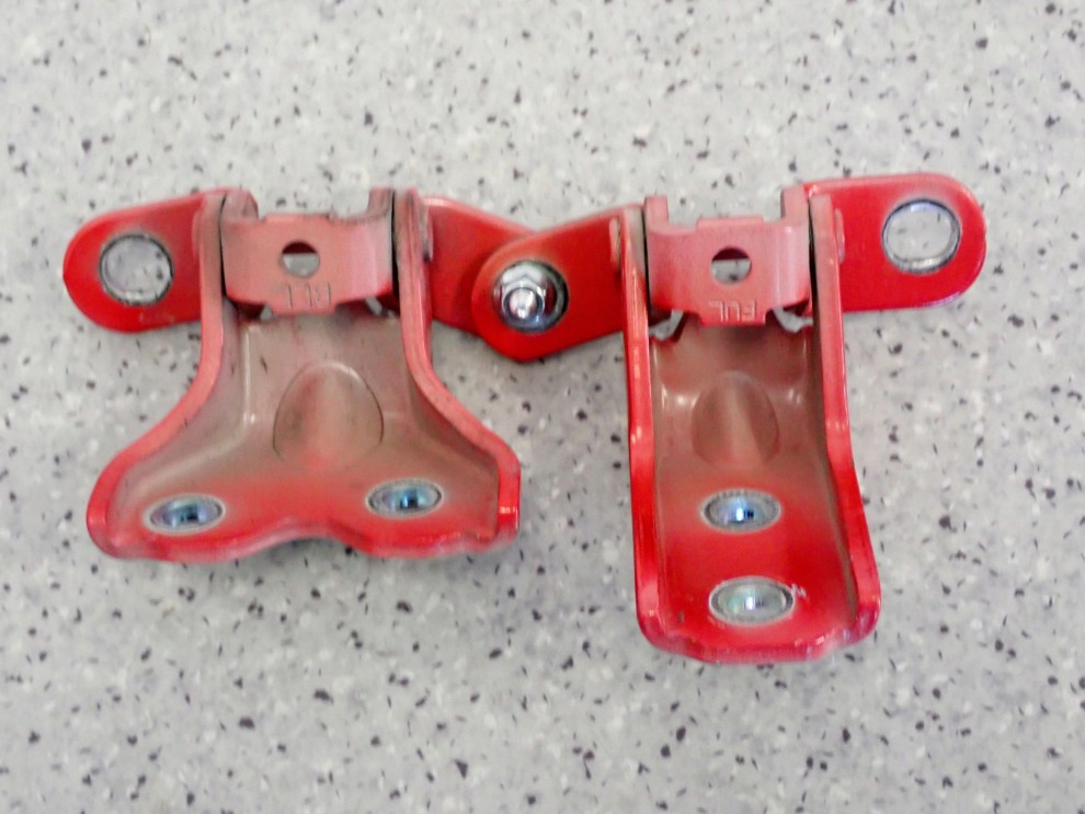 KIA RIO III HB 11-14 ZAWIASY DRZWI PRZÓD LEWY BEG 2/3