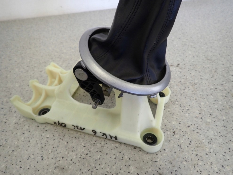 SUZUKI SWIFT MK6 1.3i 05- LEWAREK DŹWIGNIA GAŁKA ZMIANY BIEGÓW 6/9