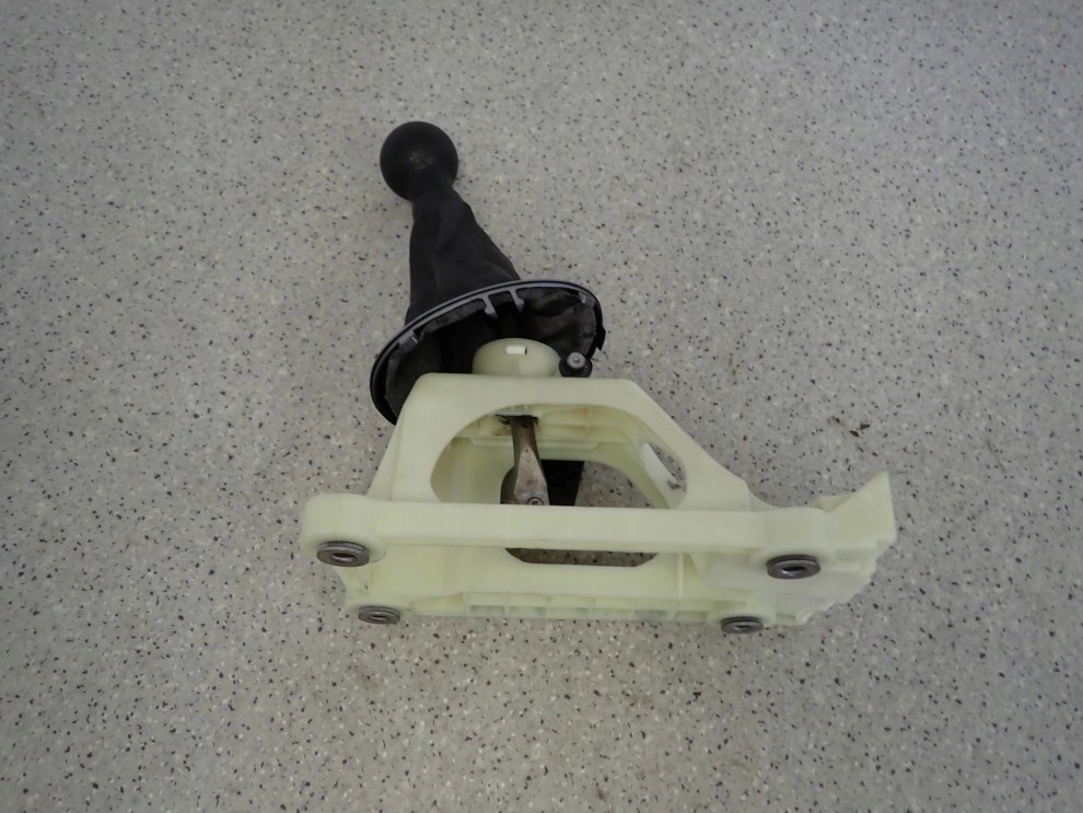 SUZUKI SWIFT MK6 1.3i 05- LEWAREK DŹWIGNIA GAŁKA ZMIANY BIEGÓW 8/9