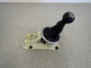 SUZUKI SWIFT MK6 1.3i 05- LEWAREK DŹWIGNIA GAŁKA ZMIANY BIEGÓW 2/9 MINIATURA