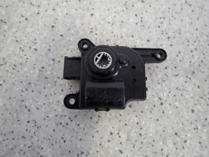 HYUNDAI i30 07-12 SILNICZEK STEROWANIA NAWIEWEM NAGRZEWNICĄ 4/4 MINIATURA