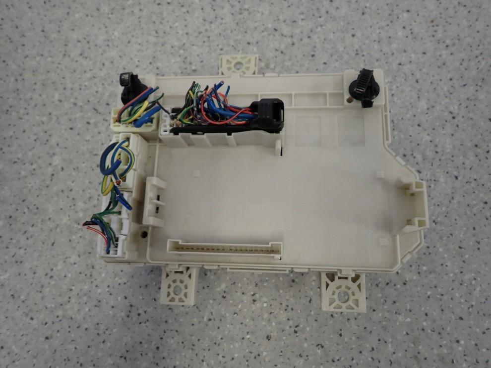 MITSUBISHI COLT CZ3 04- 1.1i SKRZYNKA BEZPIECZNIKÓW 6/7