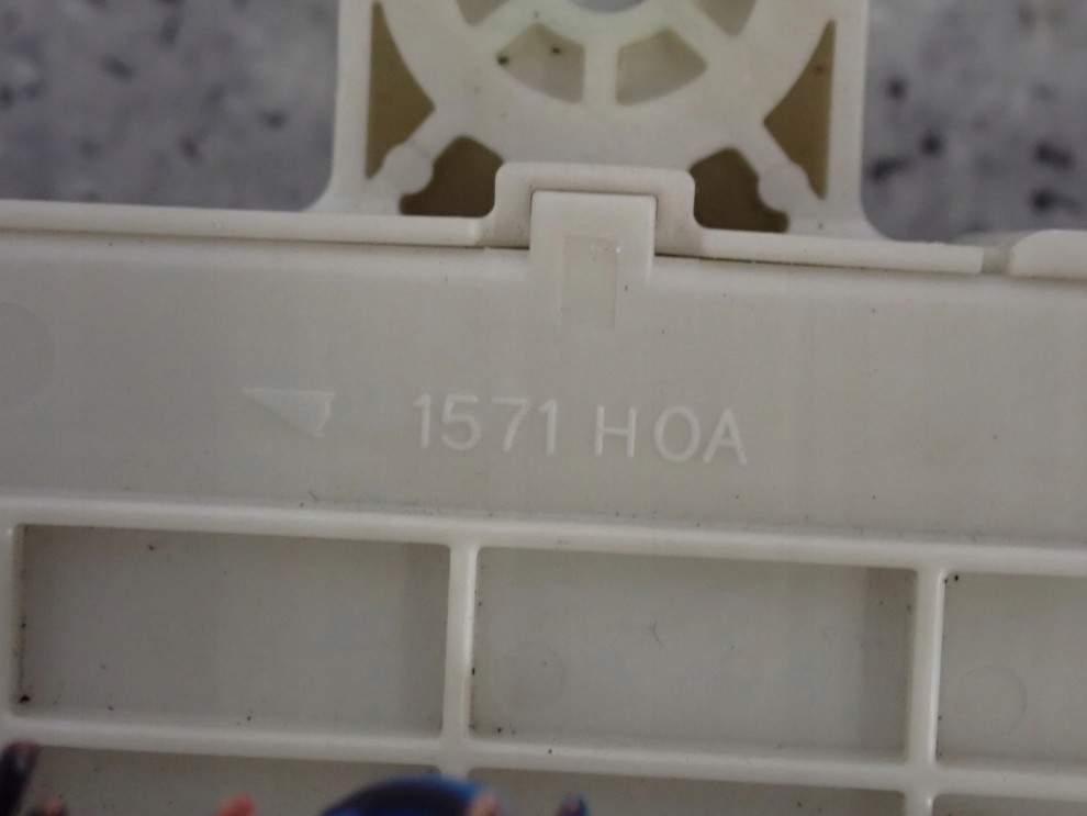 MITSUBISHI COLT CZ3 04- 1.1i SKRZYNKA BEZPIECZNIKÓW 7/7