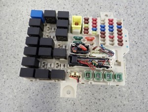 MITSUBISHI COLT CZ3 04- 1.1i SKRZYNKA BEZPIECZNIKÓW 5/7 MINIATURA