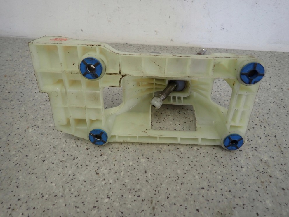 HYUNDAI i20 1.2i 08-12 LEWAREK ZMIANY BIEGÓW 5/6