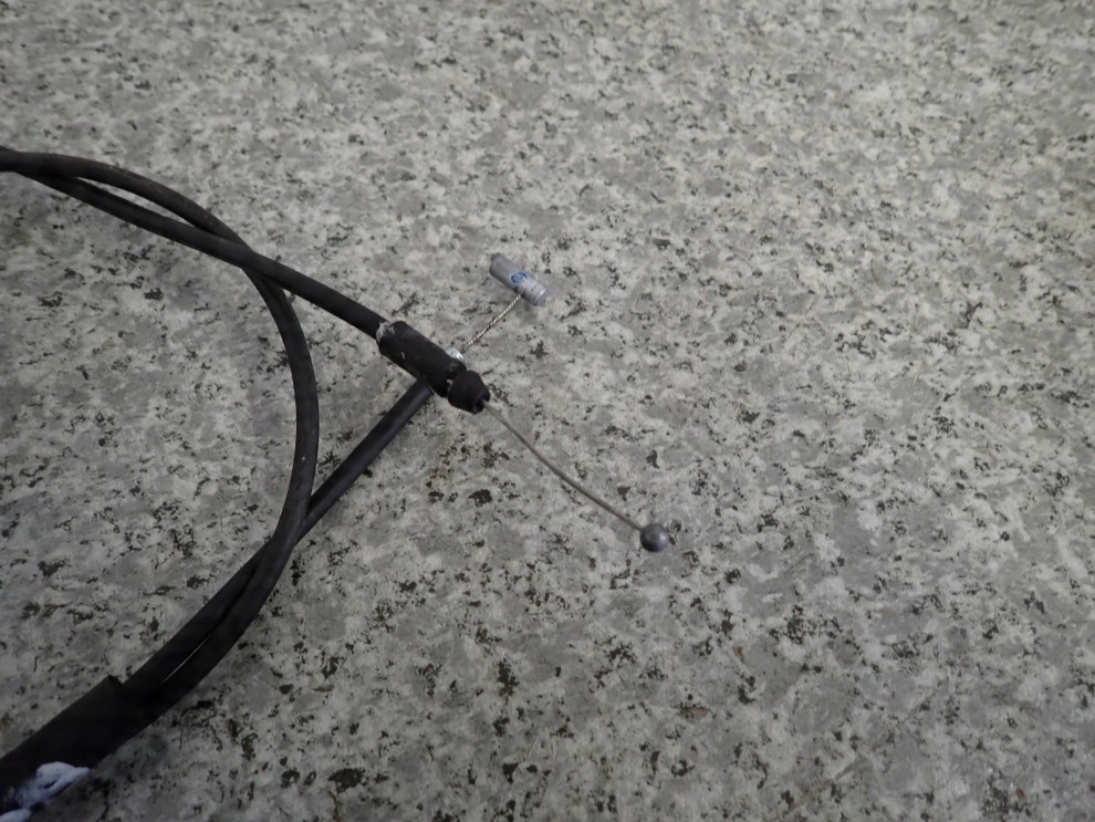 KIA PICANTO 04- LINKA OTWIERANIA MASKI 2/5