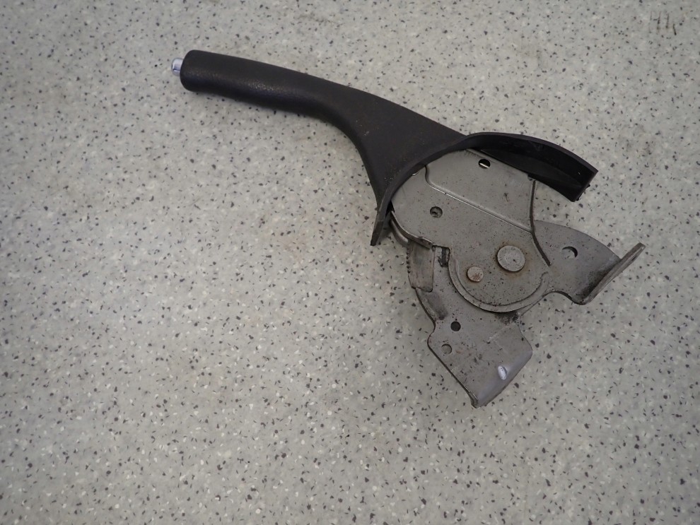 TOYOTA AVENSIS T25 03-07 DŹWIGNIA HAMULCA RĘCZNEGO 4/6