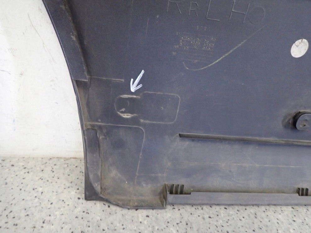 NISSAN TERRANO II 2 2,7 TD 1996- 5D LISTWA DRZWI TYLNA LEWA 9/10