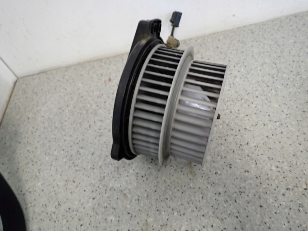 TOYOTA PRIUS II 03-09 WENTYLATOR NAGRZEWNICY DMUCHAWA 3/8