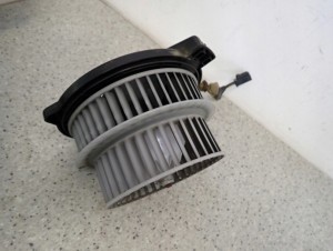 TOYOTA PRIUS II 03-09 WENTYLATOR NAGRZEWNICY DMUCHAWA 4/8 MINIATURA