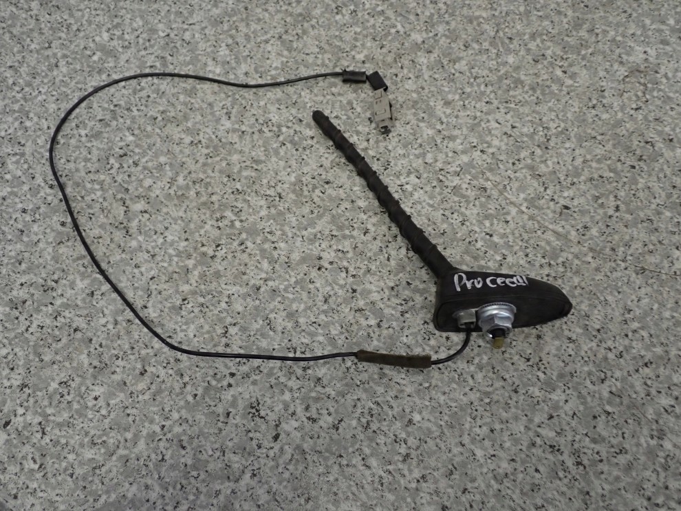 KIA CEED I HB 07-11 ANTENA DACHOWA BAT 1/7