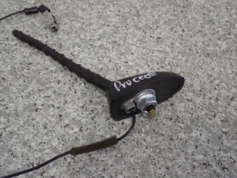 KIA CEED I HB 07-11 ANTENA DACHOWA BAT 3/7