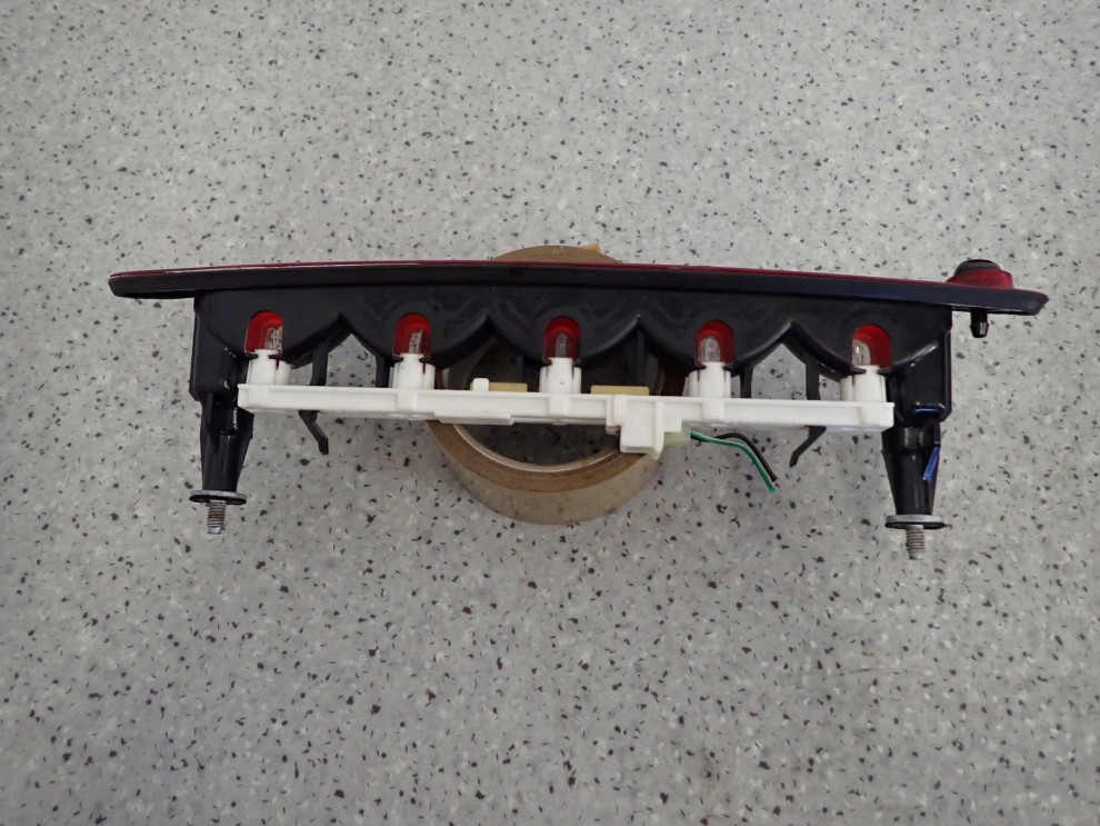 SUZUKI SWIFT MK7 10- LAMPA TRZECI STOP 3/5