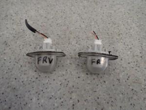 HONDA FR-V FRV 04- LAMPKA OŚWIETLENIA TABLICY REJSTRACYJNEJ 2/5 MINIATURA