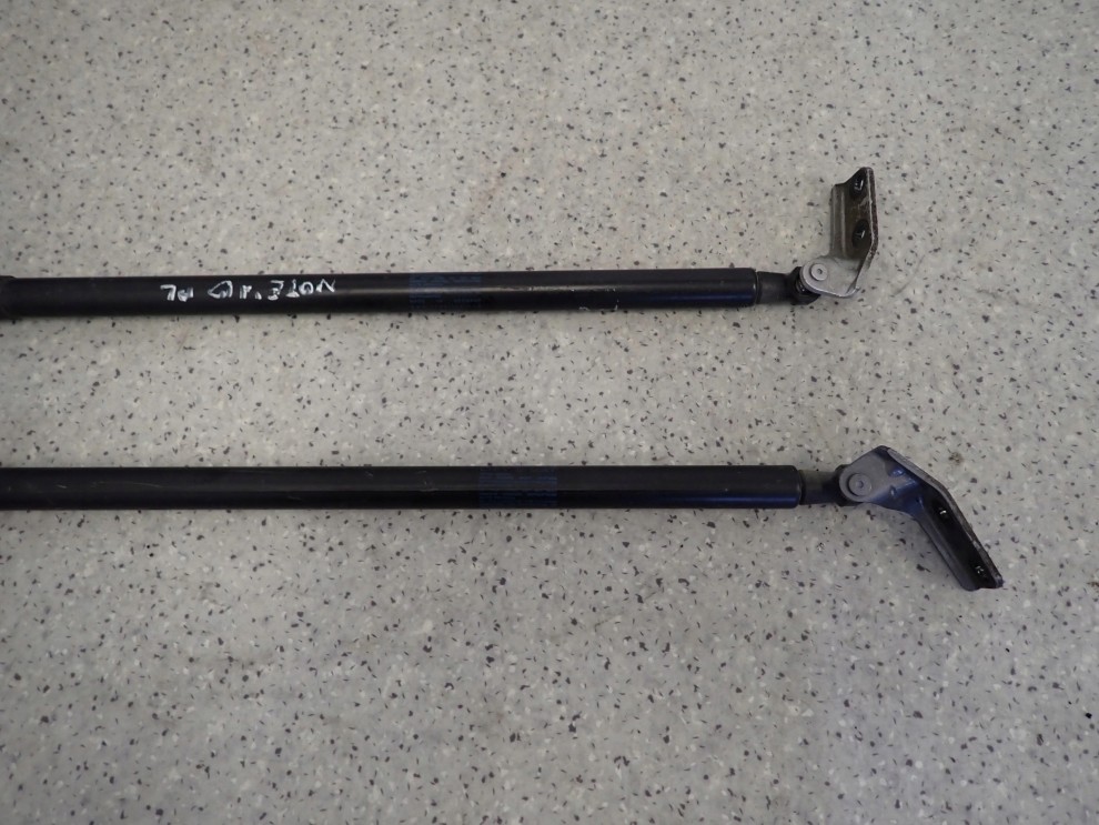 NISSAN NOTE E11 06-12 SIŁOWNIKI KLAPY BAGAŻNIKA KOMPLET 6/6