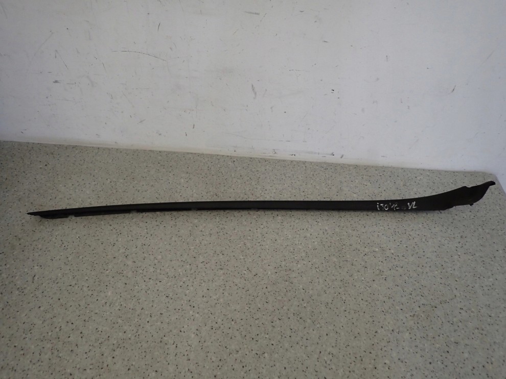 HYUNDAI i30 06- I30 LISTWA SZYBY CZOŁOWEJ LEWA 2/5