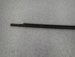 HYUNDAI IX20 HB 09- LISTWA ZGARNIAJĄCA SZYBY PRZEDNIA LEWA PARAPET 4/8 MINIATURA